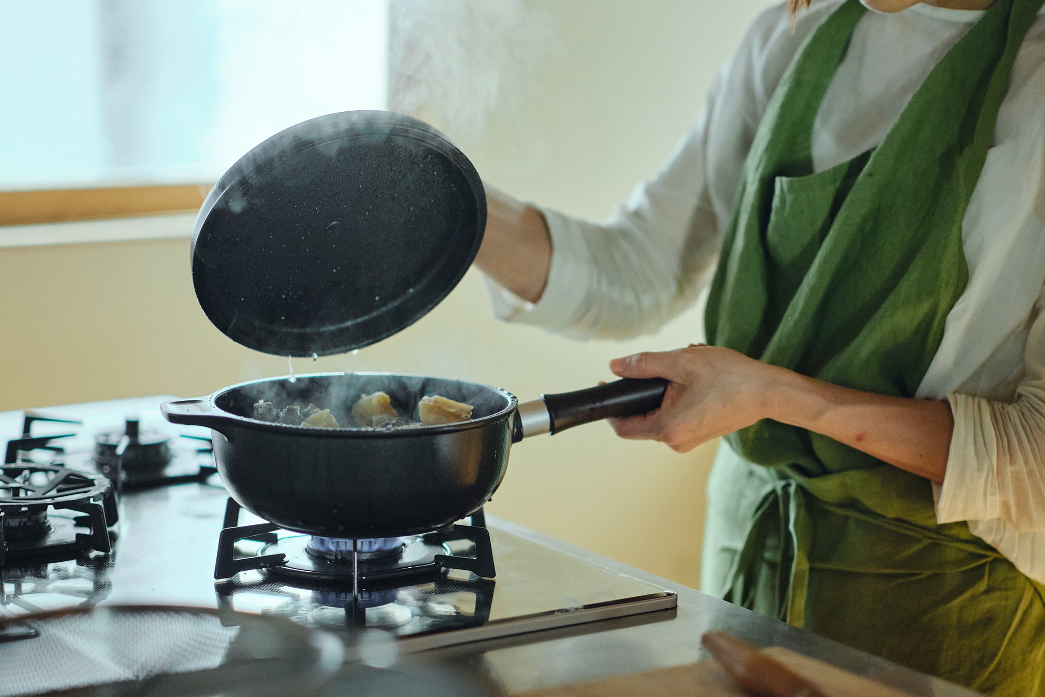 味わい鍋 無水調理鍋 20cm AJIWAI NABE 片手鍋 軽い鋳物鍋 美品 楽天市場】【直営店】【即納】【ふたスタンド特典付き】味わい鍋 片手